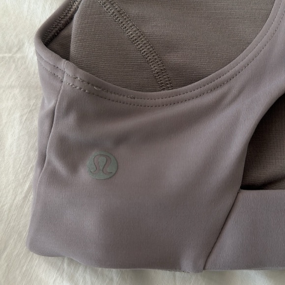 Lululemon Tough Train high neck bra, mauve grey/light Sage, size 6 - Picture 6 of 9
